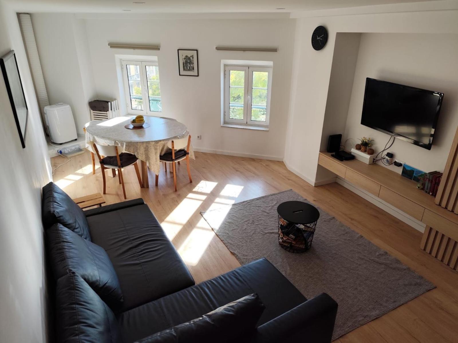 Hugo's Panoramic Duplex Apartment